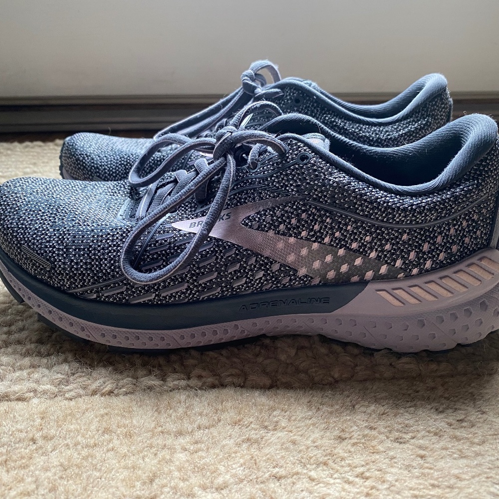 Brooks Adrenaline GTS 21 Women's Athletic Sneaker - Ombre/Lavender/Metallic, US